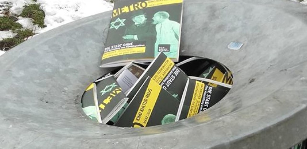 Wie das Filmarchiv auf Facebook schrieb, wurden die Programmhefte gezielt aus sämtlichen Entnahmeboxen genommen und in den Müll geworfen