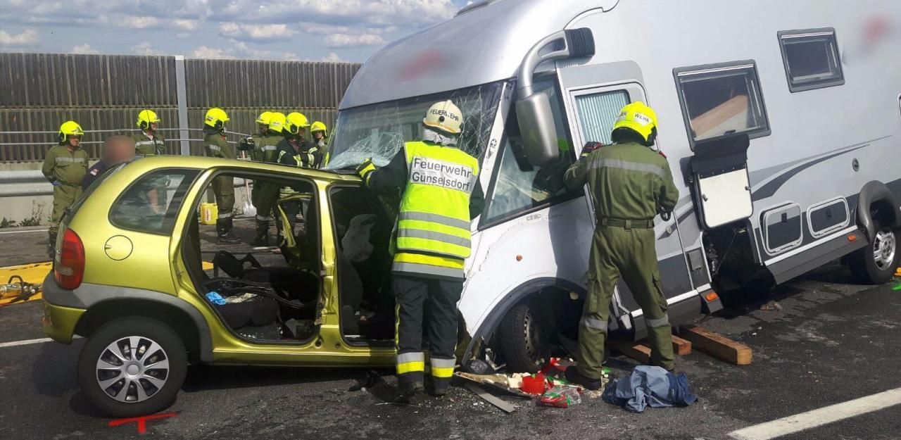 Heute.at - Horror-Frontalcrash: Frau tot, Mäderl reanimiert
