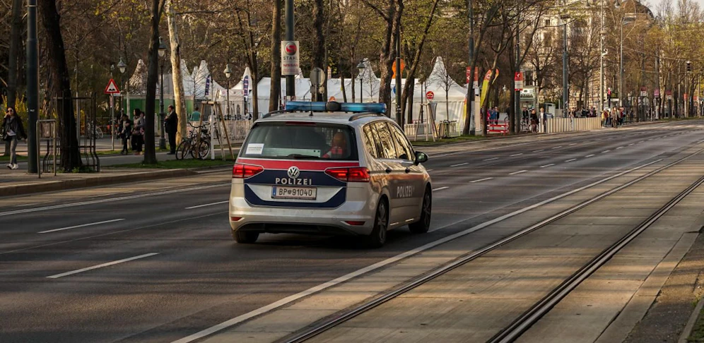 Am Wiener Ring kam es zu einem Streit zweier Autofahrer. Ein Mann stach zu, er wurde von der Polizei festgenommen. (Symbolbild)