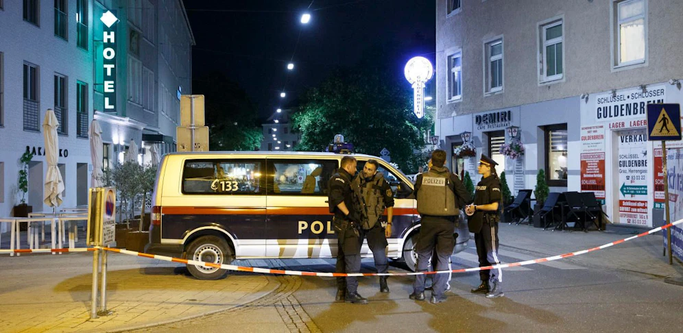 Die Polizei griff ein und nahm vier Personen fest