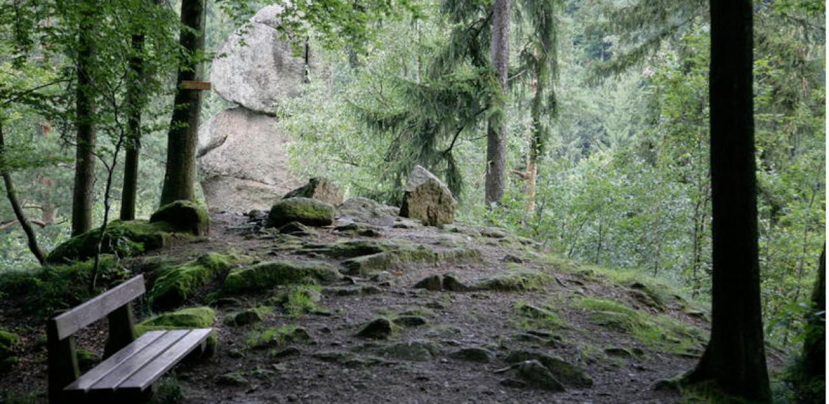 Der Kerzenstein ist das Wahrzeichen des Pesenbachtals.
