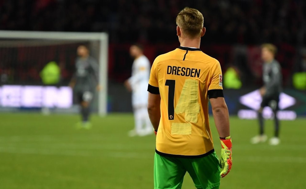 Dresden-Keeper Kevin Broll und sein kurioses Keeper-Trikot. 