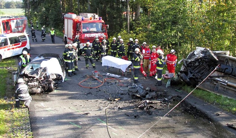 Toter und Verletzter unter Trümmern nach Unfall - Steiermark | heute.at