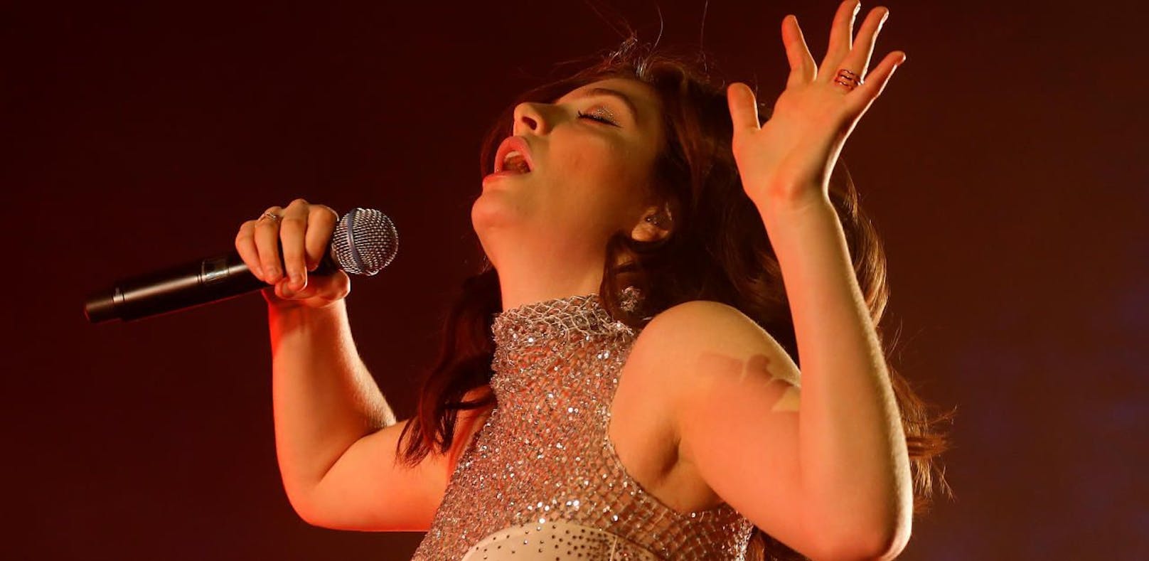 Sagt Lorde ihren Auftritt in Tel Aviv nach Fan-Bitte...