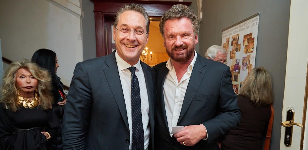 Autor und Regisseur Gabriel Barylli und sein Hauptdarsteller Heinz-Christian Strache bei der Premiere von "5 Männer" in der Freien Bühne Wieden
