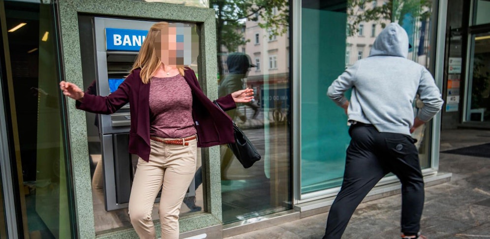 Vor einer Bankfiliale fand der versuchte Raub statt.