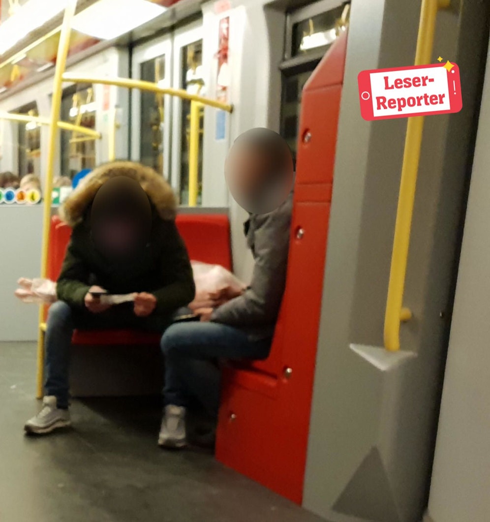 Die beiden Männer fuhren mit einem geschlachtetem Tier in der U-Bahn. 