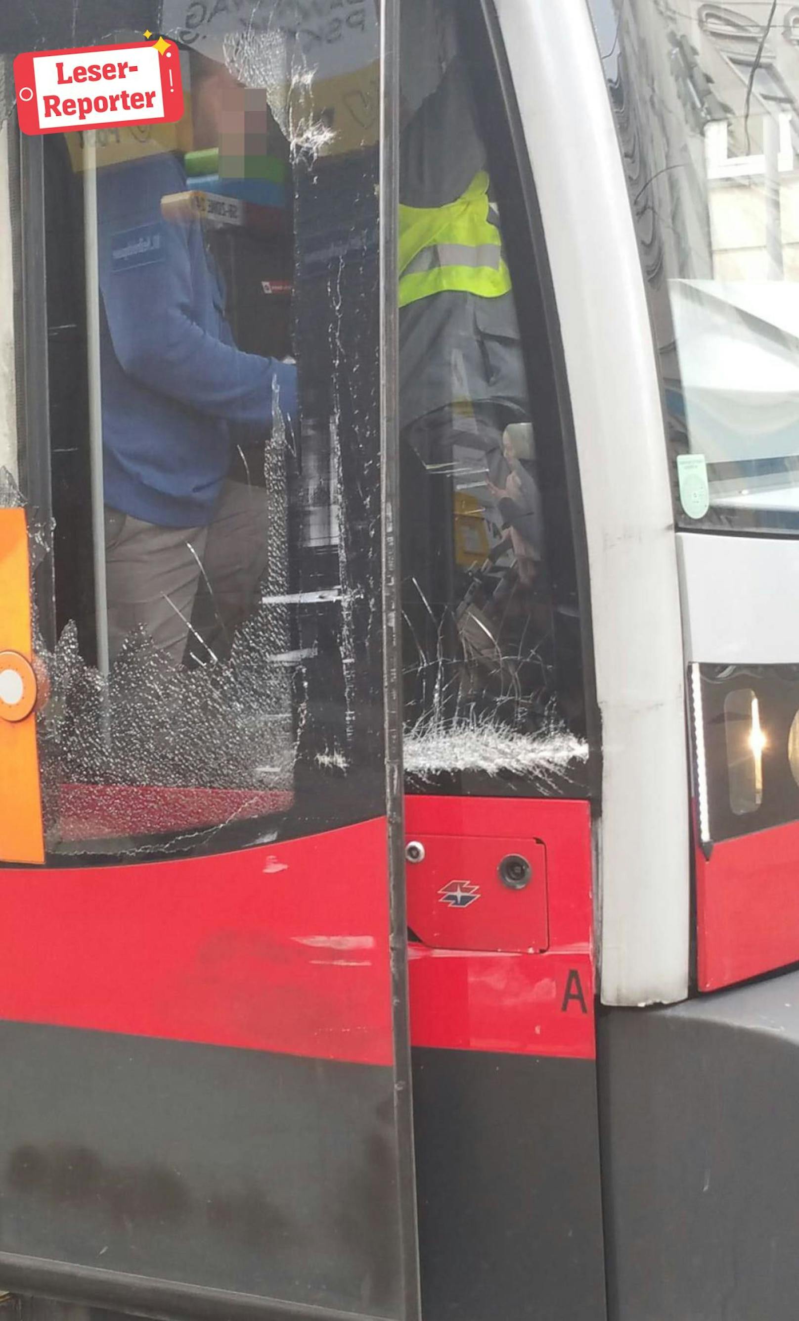 Unfall in Wien-Favoriten. Ein Lkw-Fahrer touchierte am Freitagnachmittag eine Straßenbahn. 