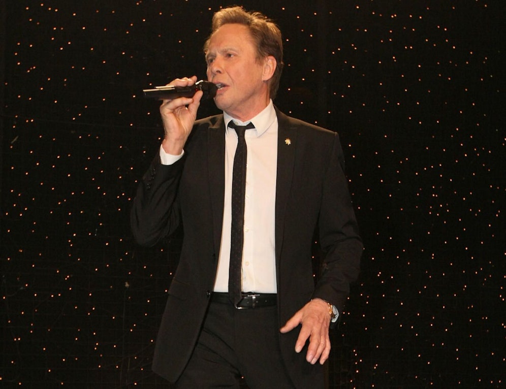 Peter Kraus nach Unfall wieder halbwegs fit. Er tritt am 19.10. bei der 10-Jahres-Feier in seinem Lieblingshotel in Wien auf.