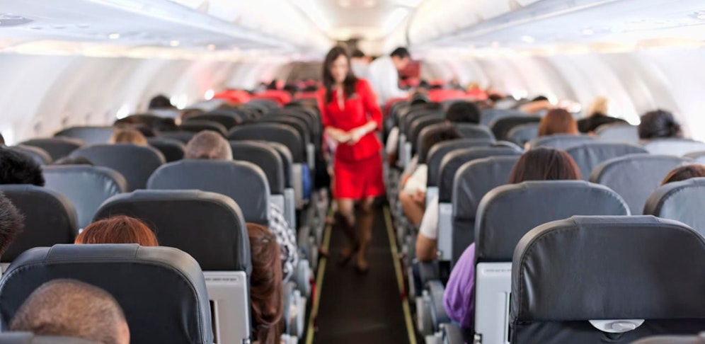 Flugbegleiter und Piloten kommunizieren auch mit akustischen Signalen.