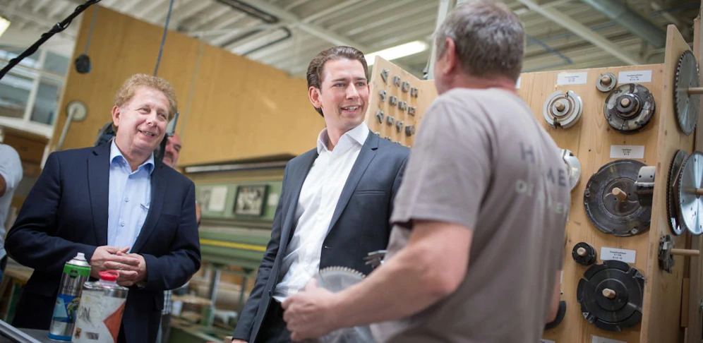 VP-Chef Sebastian Kurz startete "Österreich Gespräche" in der Tischlerei Helmer in Niederösterreich.