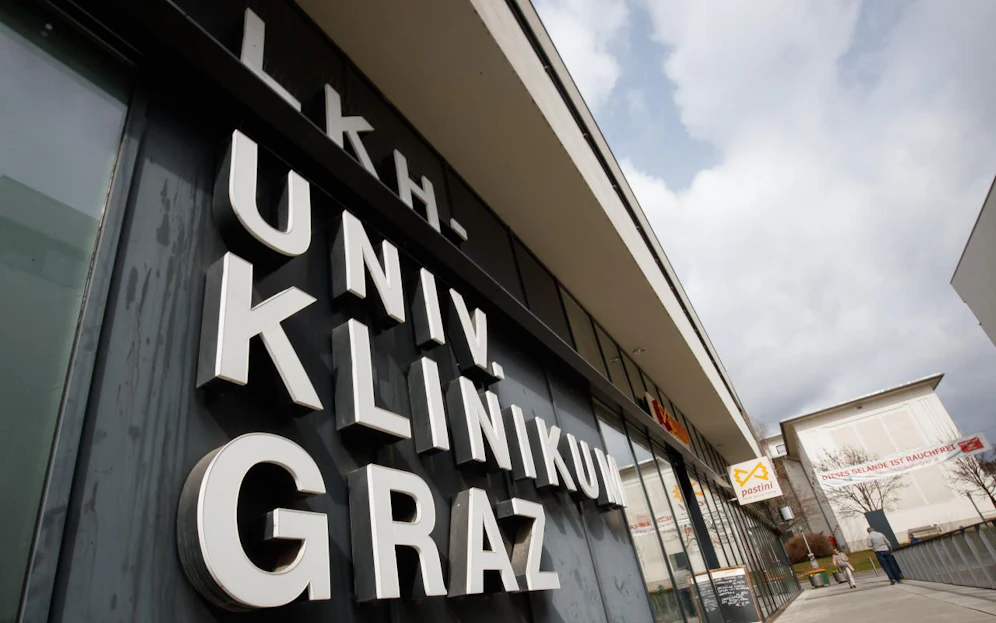 Der 25-jährige Trial-Fahrer wurde mit dem Rettungshubschrauber ins LKH Graz geflogen.