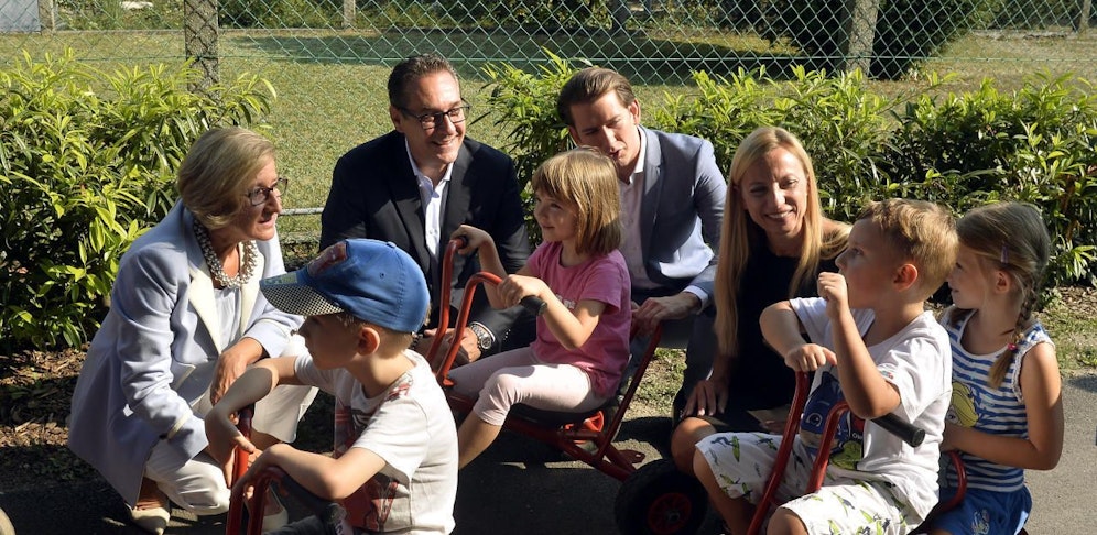 NÖ-Landeshauptfrau Mikl-Leitner, Vizekanzler  Strache (FPÖ), Bundeskanzler Kurz (ÖVP) und Familienministerin Bogner-Strauß (ÖVP) präsentierten "Aktuelles zur Kinderbetreuung".