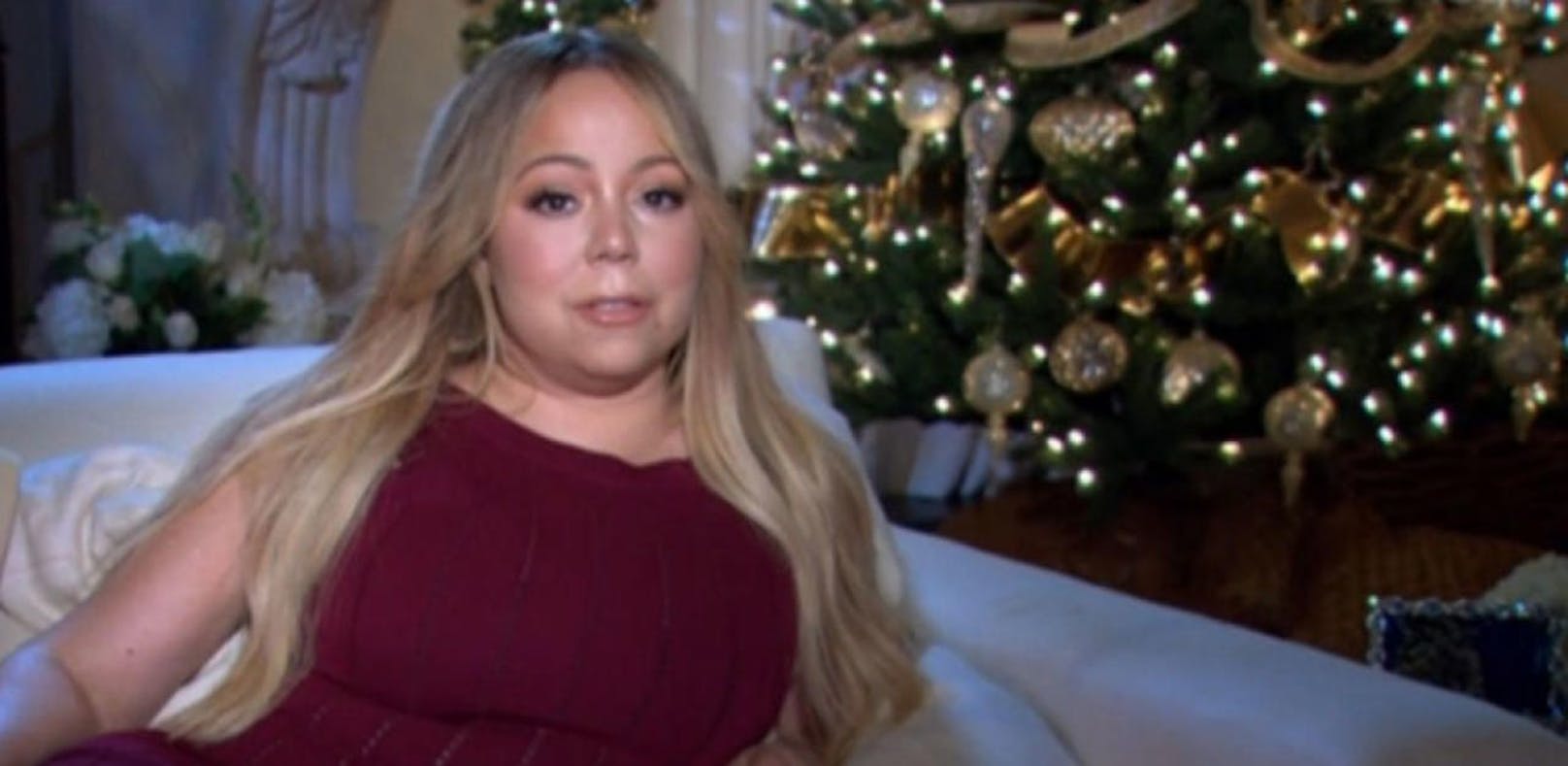 Mariah Carey verwirrt bei Interview mit Christbaum