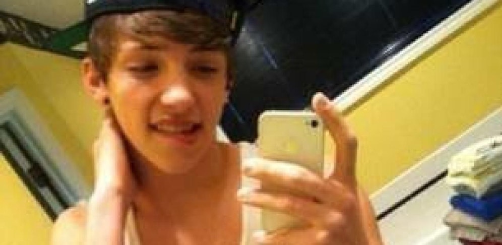 Das Fahndungsfoto zeigt nicht den Tatverdächtigen, sondern einen US-Youtuber namens Sam Albert.