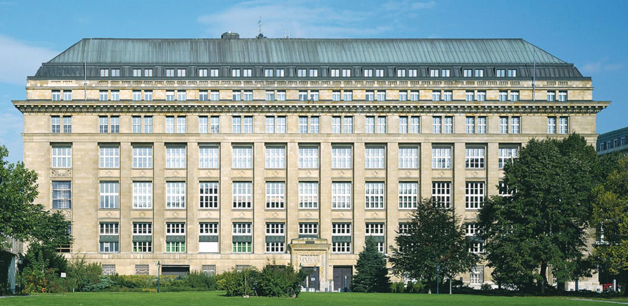 Heute.at - Die Nationalbank muss trocken gelegt werden