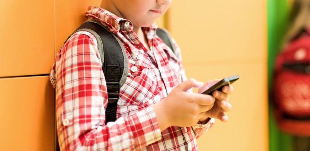 (Symbolbild) Der zehnjährige Schulbub verzweifelte ob seiner Hausaufgaben derart, dass er zum Hörer griff.