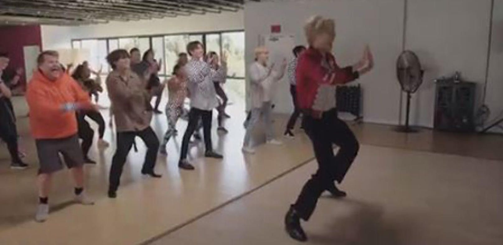 James Corden quält sich bei "BTS" K-Pop-Choreo
