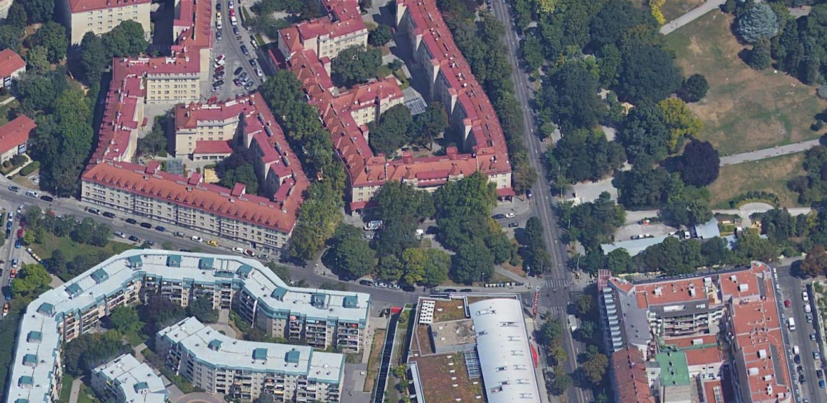 Ein Zimmerbrand in Wien-Ottakring fordert einen Toten.