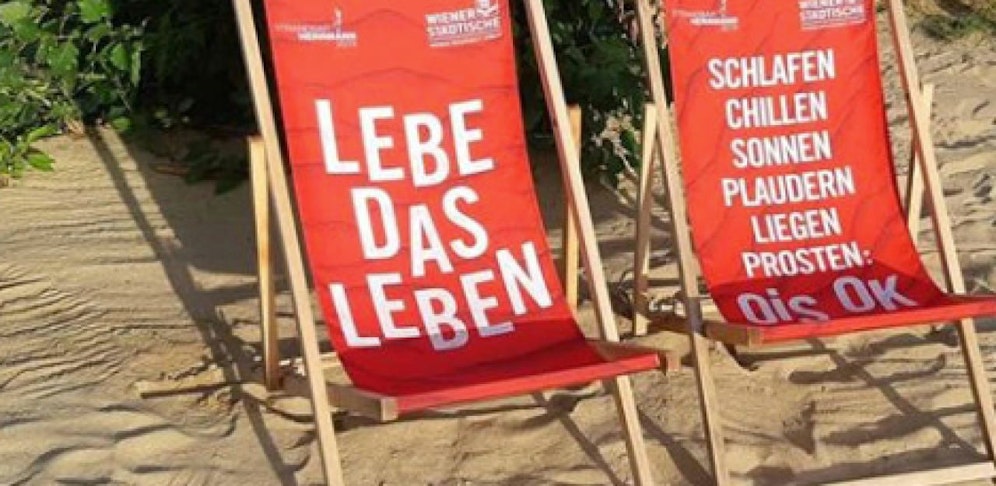 Liegestuhlabverkauf bei der Strandbar Herrmann