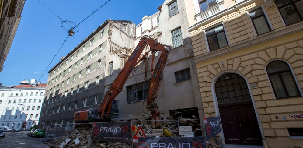 Das geschichtsträchtige Gebäude in der Floßgasse 14, eine ehemalige Mikwe, steht nur noch zur Hälfte. 