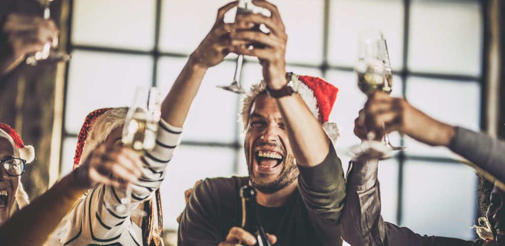 Weihnachtsfeiern mit Kollegen sind ein gefährliches Pflaster.