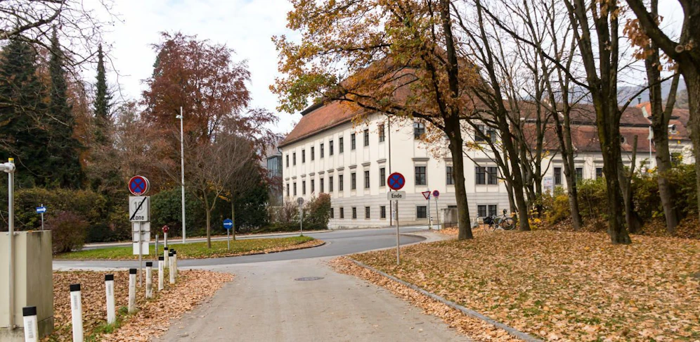 Nur wenige Meter entfernt von der Linzer Kepler Uni passierte die Tat. 