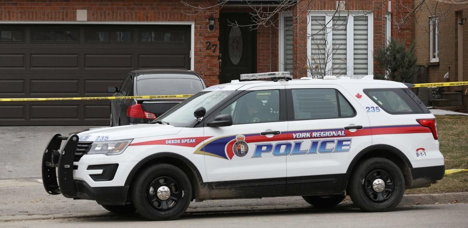 Ein Ehepaar stritt sich wegen einer Telefonrechnung, daraufhin erschlug er sie: Ein Polizeiauto in Ontario. 