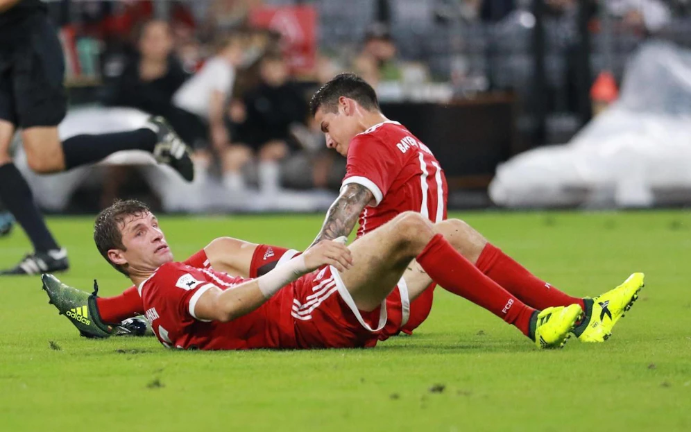Am Boden: James und Thomas Müller