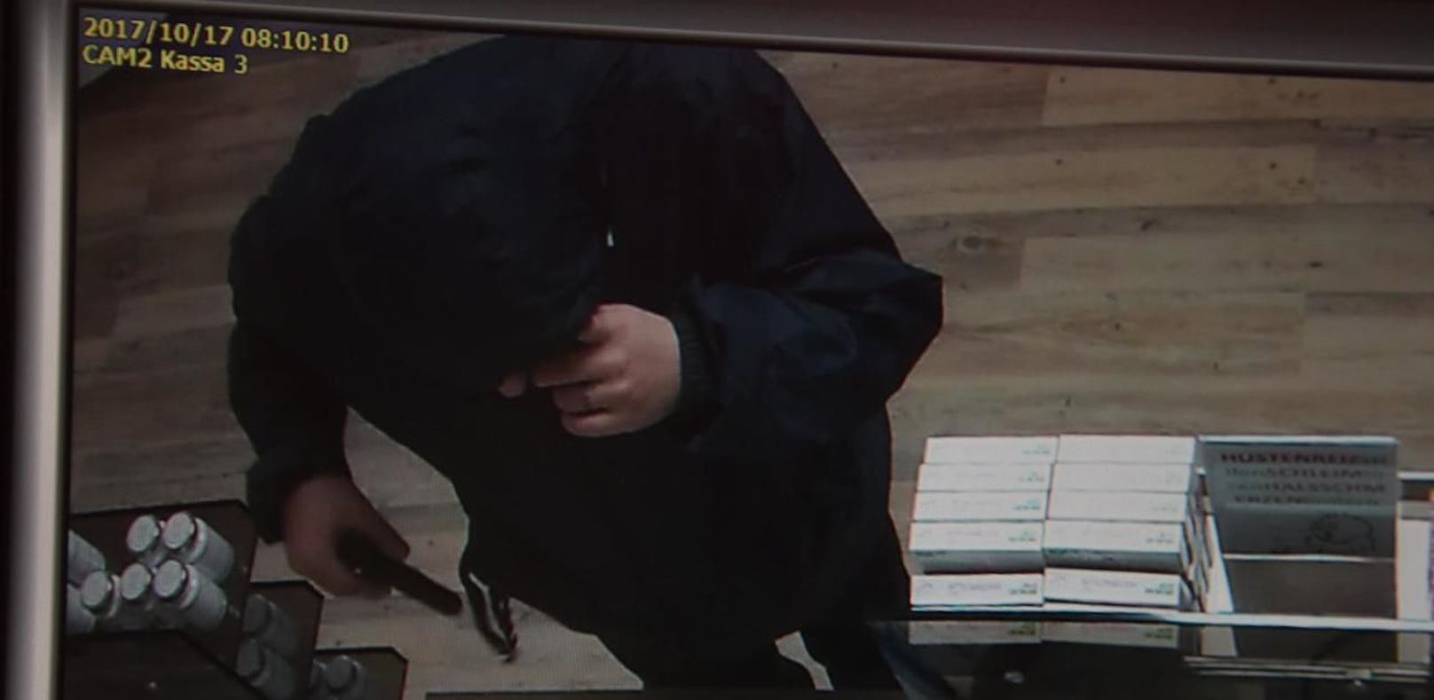 Fahndung: Mann überfällt Apotheke mit Pistole