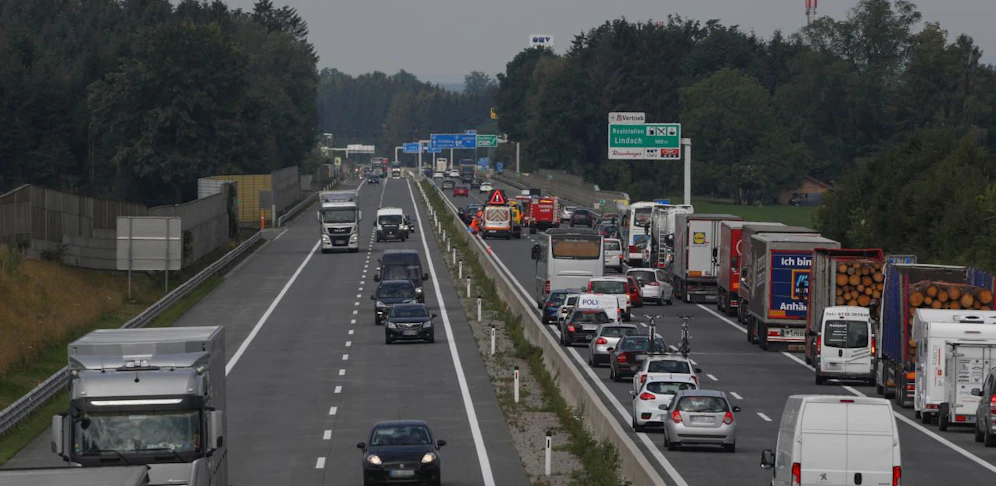 Auf der A1 in Oberösterreich drohen Staus. Die West muss die ganze Nacht gesperrt bleiben.