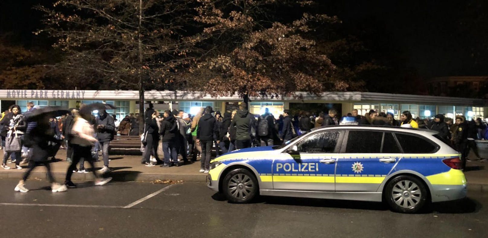 26. Oktober 2018: Nach einer Bombendrohung mussten 10.000 Besucher des Movie Park Germany in Bottrop evakuiert werden.