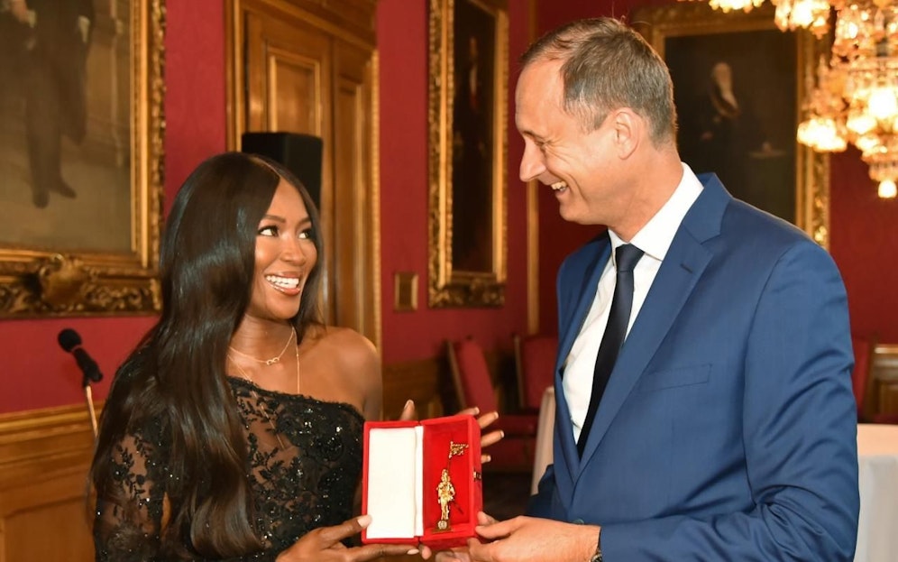 Naomi Campbell mit Kulturstadtrat Mailath-Pokorny