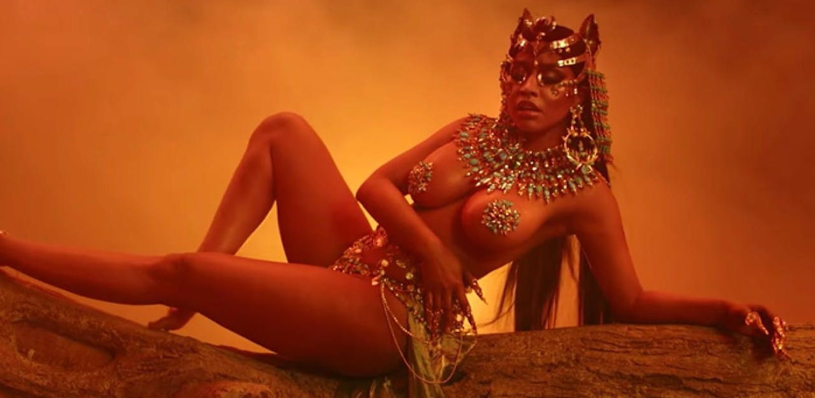 Nicki Minaj wird in neuem Video zur Wüstenkönigin