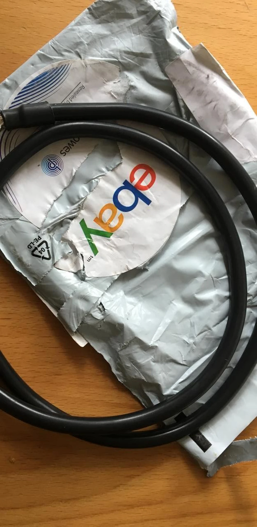 Na bitte: Das Ladekabel von Gilbert B. kam doch noch.