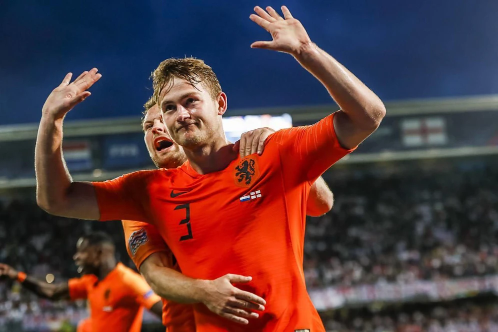Matthijs de Ligt bejubelt seinen Treffer zum 1:1. 