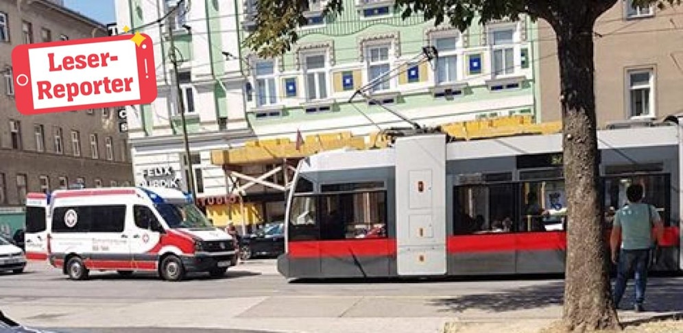 Ein 93-Jähriger erlitt einen Kreislaufkollaps in der Straßenbahn. 
