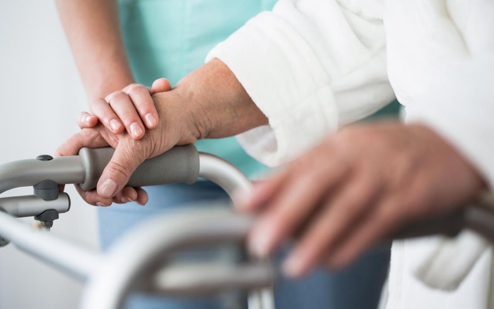 Die 17-Jährige wurde für ihren Ferialjob in einem Pflegeheim mit einem Stundenlohn von einem Euro abgespeist.