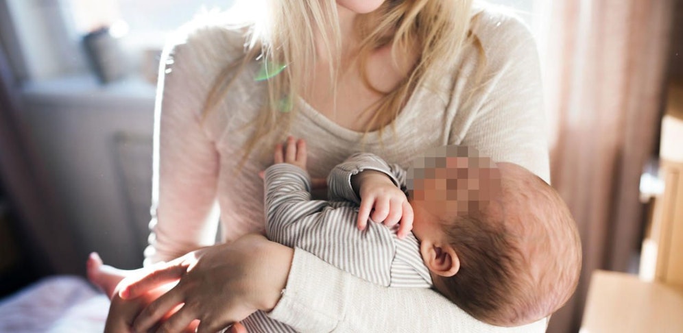 Die Mutter verkaufte ihr Kind direkt nach der Geburt