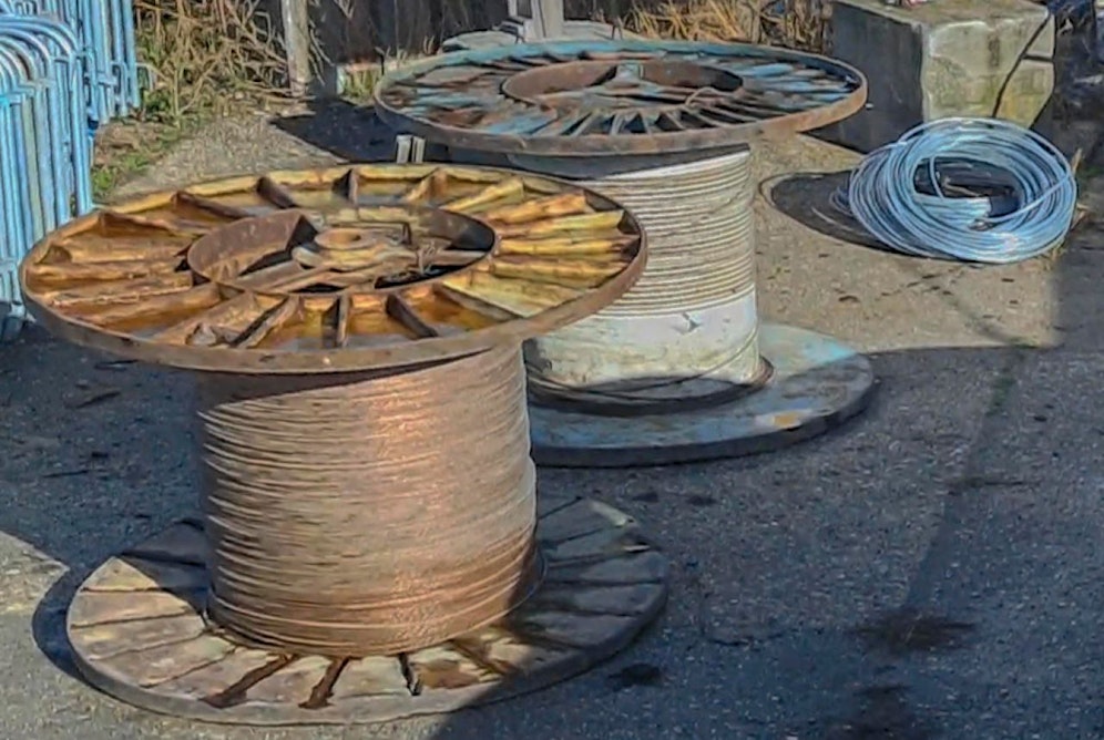 Ein 63-jähriger Bosnier soll eine volle Kabeltrommel gestohlen und gegen Fenster und Türen eingetauscht haben. 