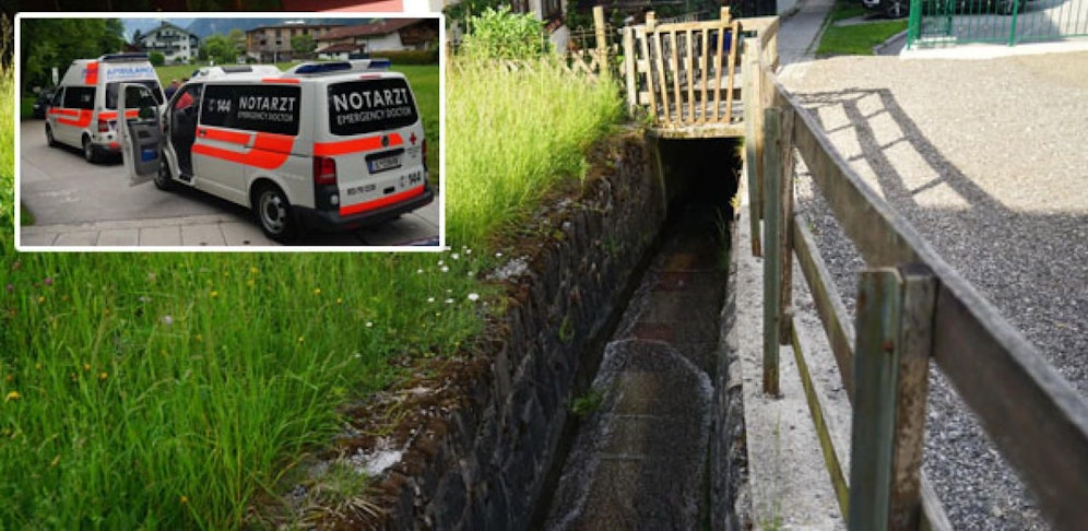 Die Absturzstelle und die Rettungswagen vor Ort