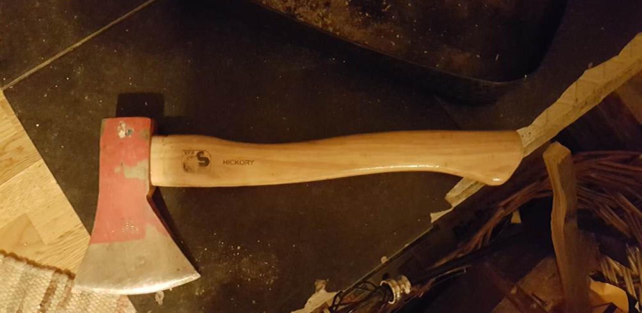 Heute.at - Asylbescheid negativ: Mann zerstört Büro mit Axt