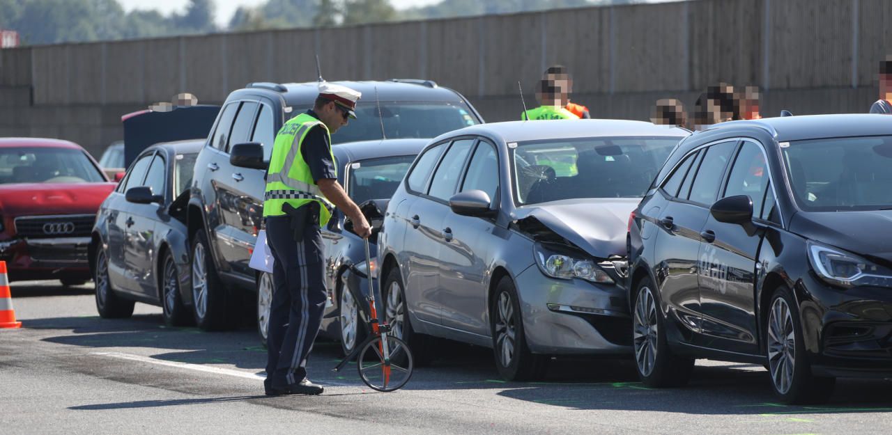Heute.at - 15 Kilometer Stau nach harmlosem Serienunfall