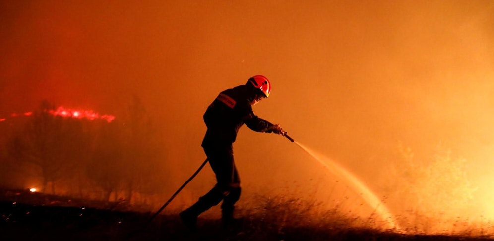 Rund 200 Feuerwehrmänner sind im Einsatz.