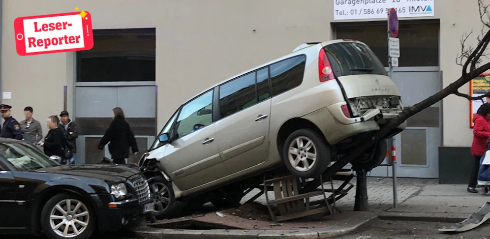 Heftiger Unfall am Samstag in Wien-Wieden vor einer Supermarkt-Filiale.