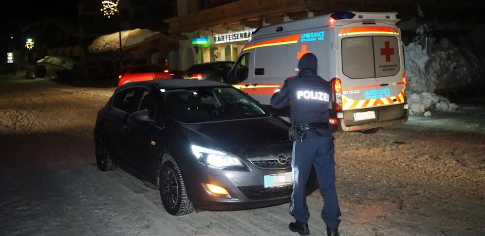 Bei der Kollision mit dem Auto wurde der Fußgänger schwer verletzt