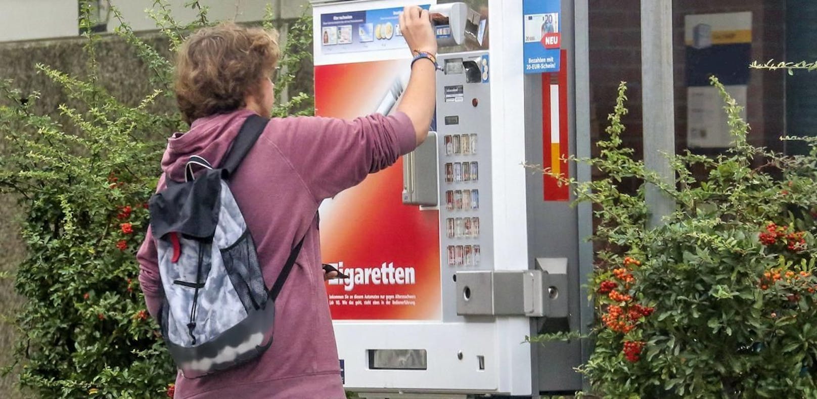 Diebe klauten kompletten Zigarettenautomaten