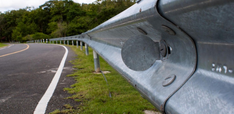 Ein 16-Jähriger wurde von einem Kleinlaster auf der Autobahn erfasst. (Symbolfoto)