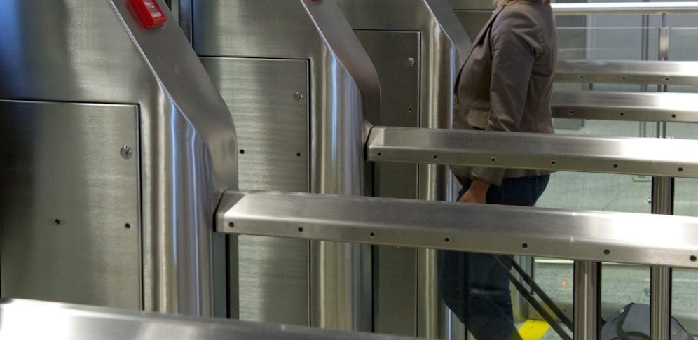 Am Münchner Flughafen "verhaftete" das Grenzkontrollsystem "EasyPASS" einen Führerscheinsünder aus Linz.