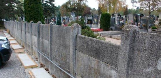 Friedhof Strasshof: Ärger um falsche Graböffnung.